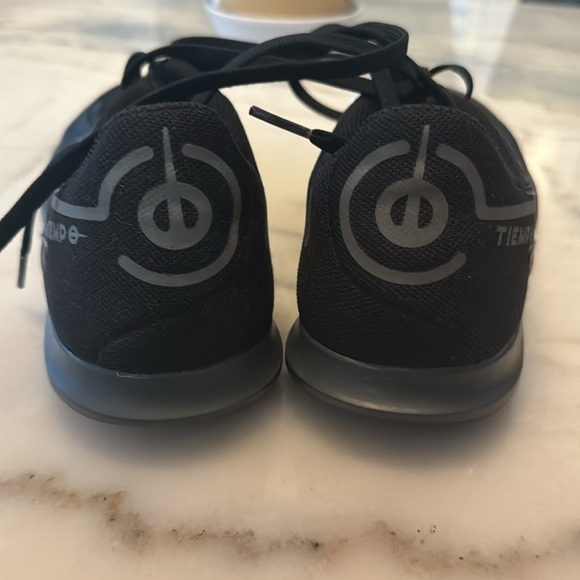 Nike Black Indoor Soccer Shoe Size 7 Women’s Turf - Picture 2 of 5